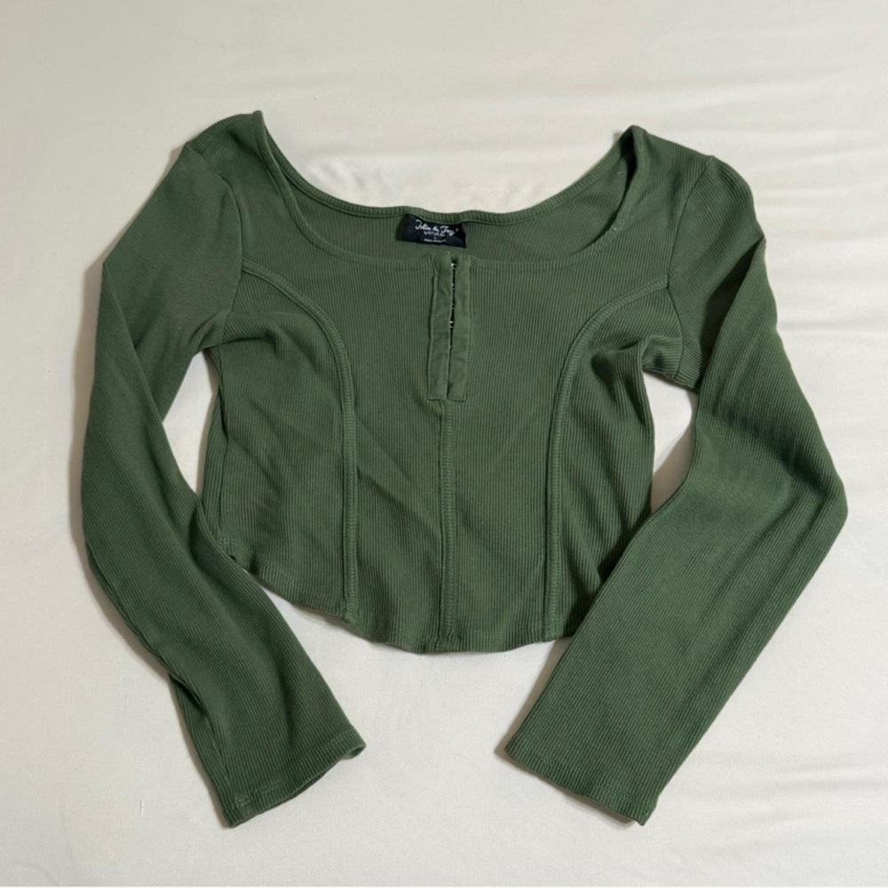 Women’s green crop top